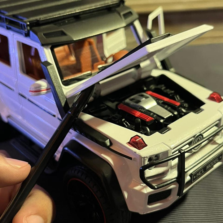G Wagon Die-Cast Remote Control Car with Smoke Effect, Lights And Openable Doors